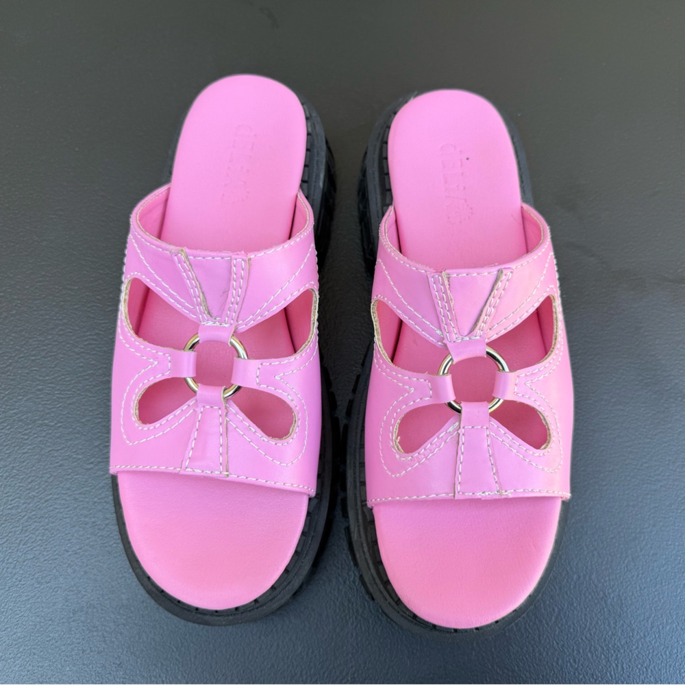 Doll skill Delia’s pink sandals